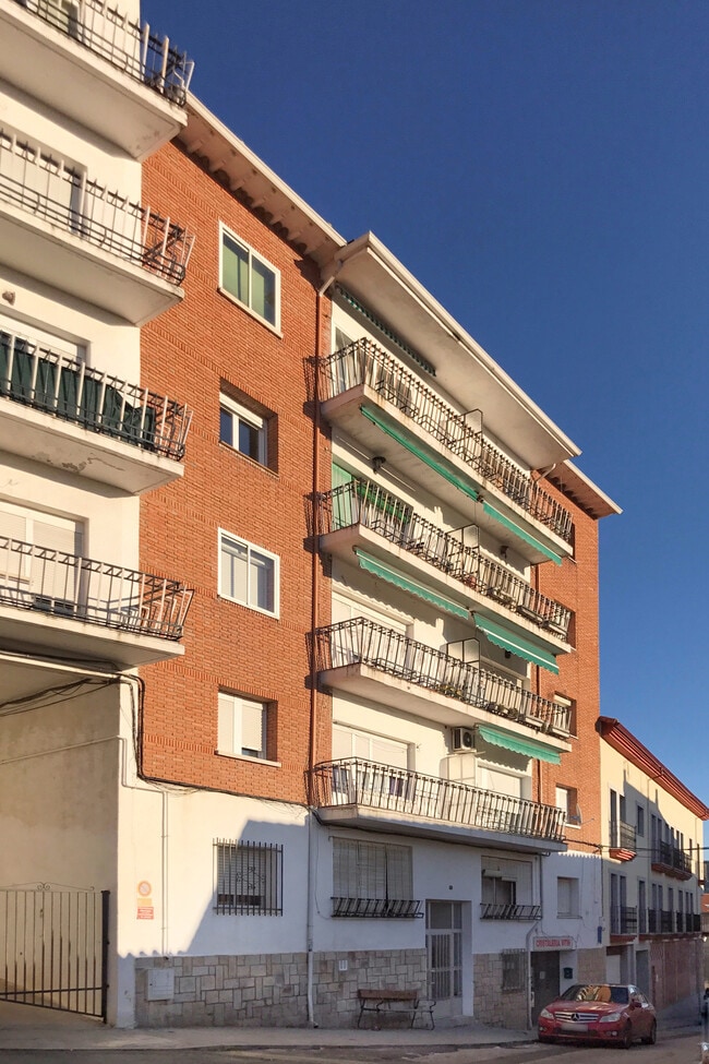 Más detalles de Calle San Carlos, 4, San Martín de Valdeiglesias - Edificio residencial​ en venta