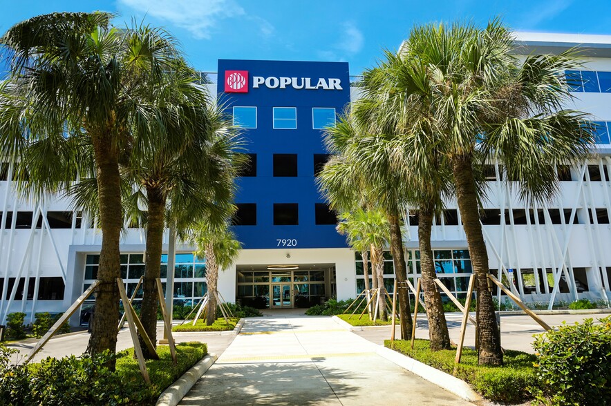 7920 Miami Lakes Drive West, Miami Lakes, FL en alquiler - Foto del edificio - Imagen 2 de 31