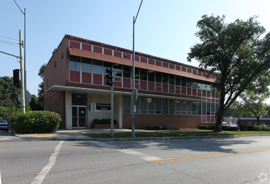 2 E Gregory Blvd, Kansas City, MO en alquiler - Foto del edificio - Imagen 3 de 10