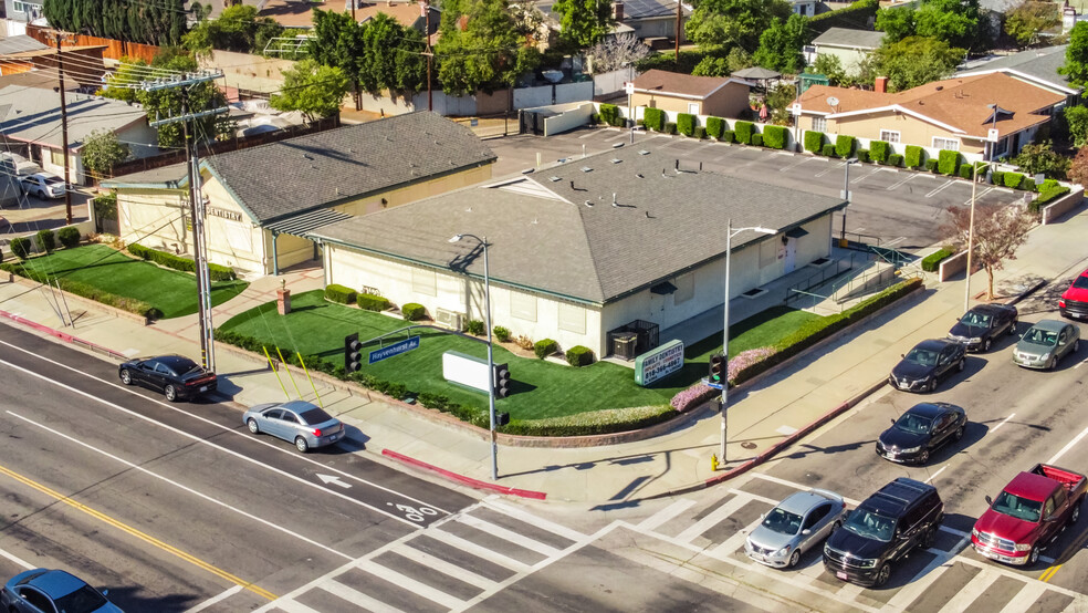 16605 Devonshire St, Granada Hills, CA en alquiler - Foto del edificio - Imagen 1 de 10