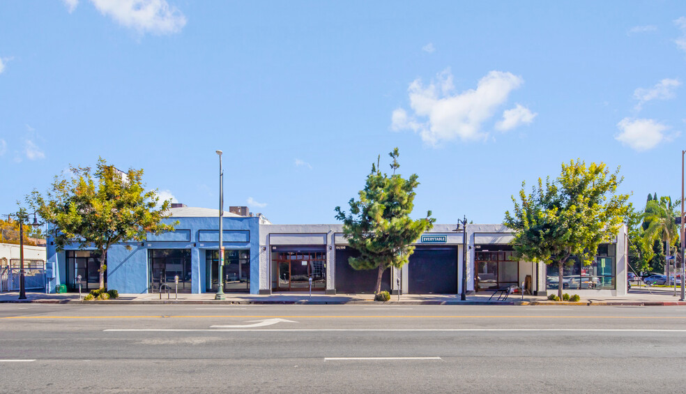 850-864 N Vermont Ave, Los Angeles, CA en alquiler - Foto del edificio - Imagen 1 de 7