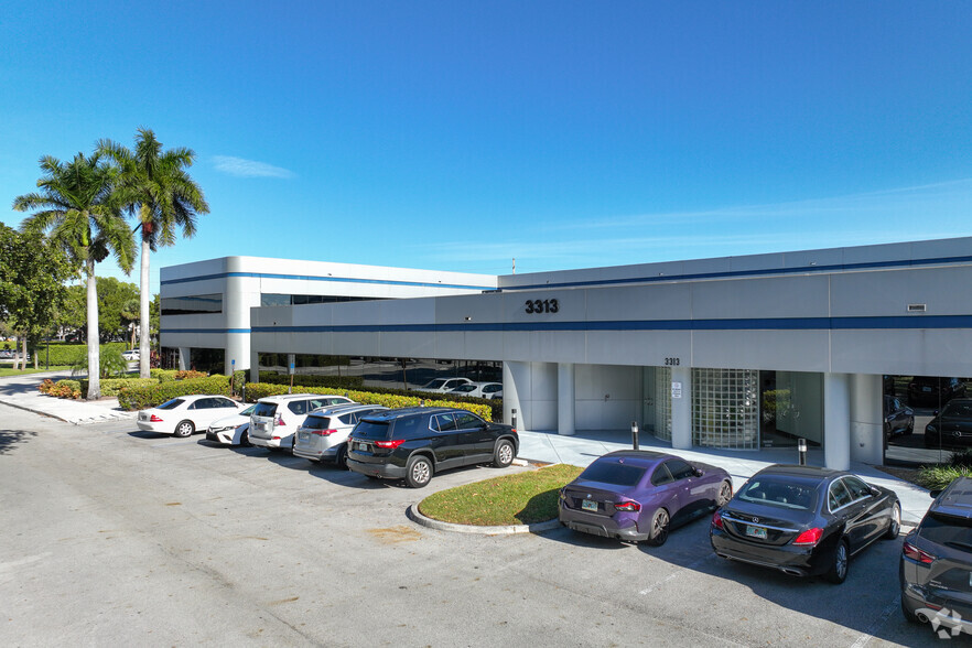 3313 W Commercial Blvd, Fort Lauderdale, FL en alquiler - Foto del edificio - Imagen 1 de 21