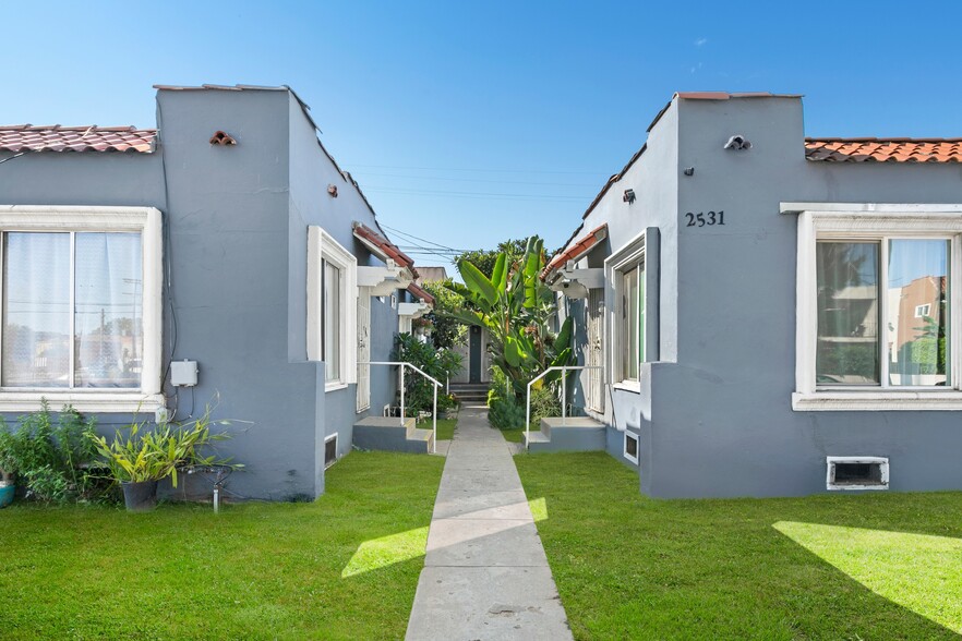 2531 Hillcrest Dr, Los Angeles, CA en venta - Foto del edificio - Imagen 3 de 8