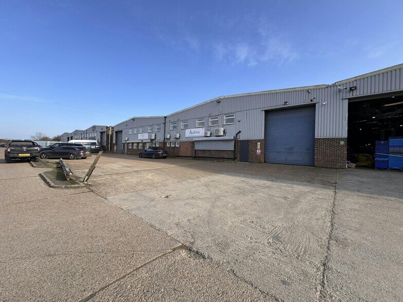 Fishers Way, Belvedere en venta - Foto del edificio - Imagen 2 de 17