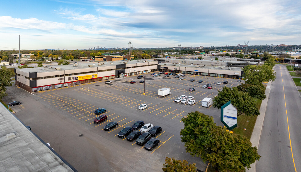 1400 Av St-Jean-Baptiste, Québec, QC en alquiler - Foto del edificio - Imagen 1 de 5