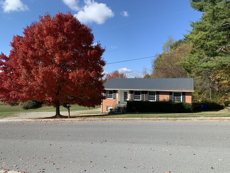 1501 Lark Ln, Blacksburg, VA en alquiler - Foto principal - Imagen 1 de 1