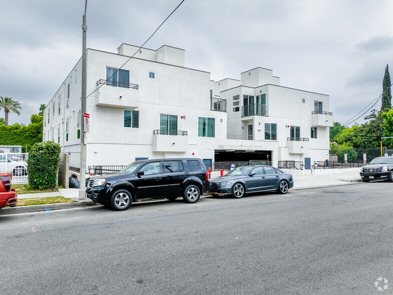 8837 Burnet Ave, North Hills, CA en venta - Foto del edificio - Imagen 2 de 29