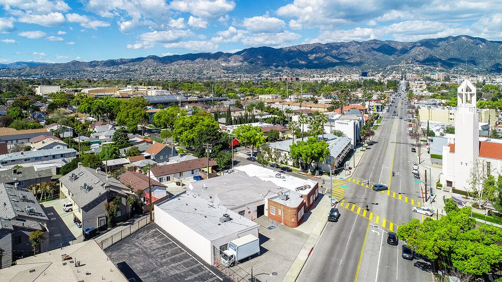 2101 W Olive Ave, Burbank, CA en venta - Foto del edificio - Imagen 3 de 12