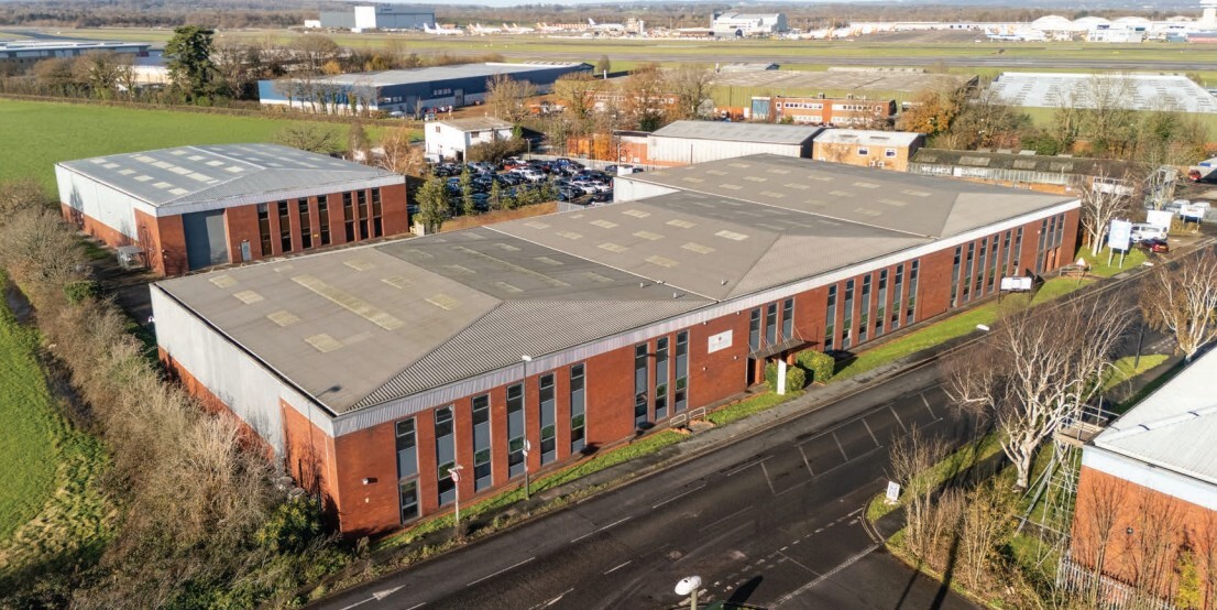 Old Brighton Rd, Lowfield Heath en alquiler Foto del edificio- Imagen 1 de 1