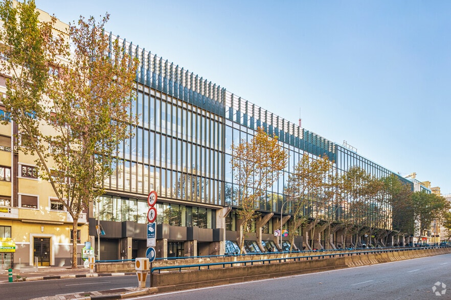 Calle de Ríos Rosas, 26, Madrid, Madrid en alquiler - Foto del edificio - Imagen 2 de 3