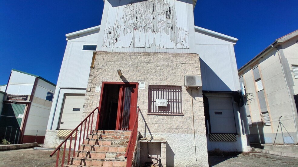 Nave en Salamanca en venta - Foto del edificio - Imagen 2 de 47