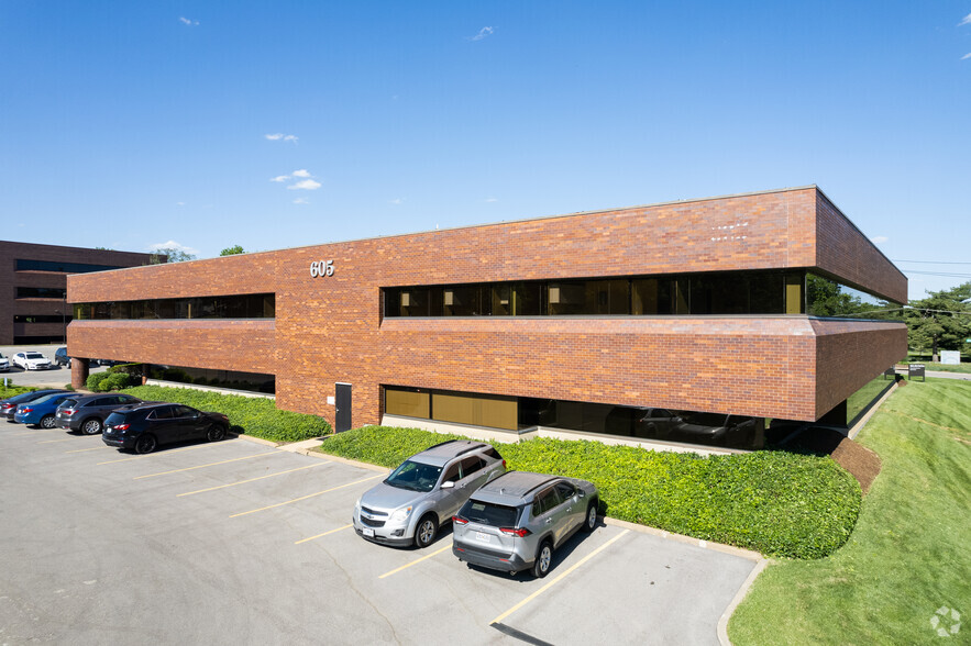 605 Old Ballas Rd, Creve Coeur, MO en alquiler - Foto del edificio - Imagen 2 de 5