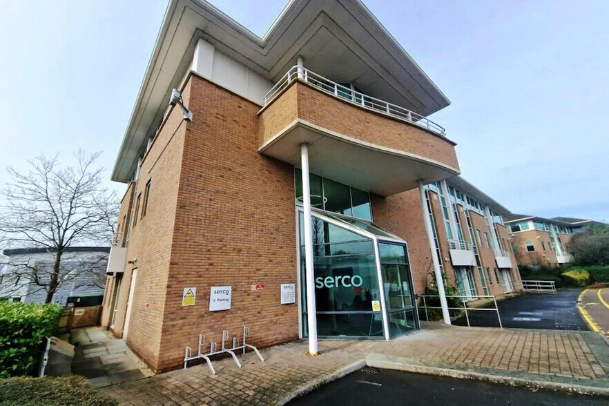 16 Bartley Way, Hook en alquiler - Foto del edificio - Imagen 2 de 8