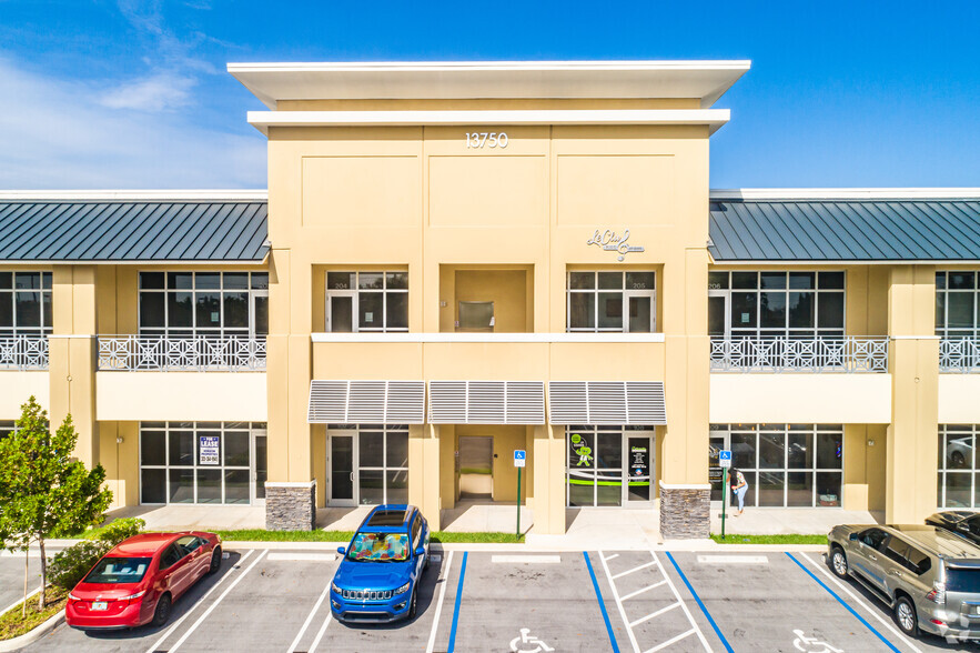 13750 NW 107th Ave, Hialeah Gardens, FL en alquiler - Foto del edificio - Imagen 3 de 6