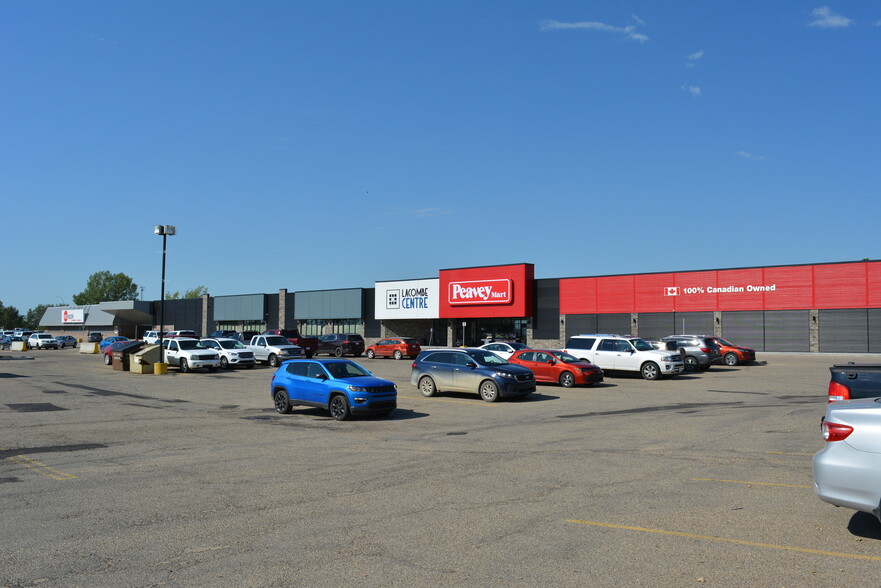 5230 45 St, Lacombe, AB en alquiler - Foto del edificio - Imagen 1 de 5