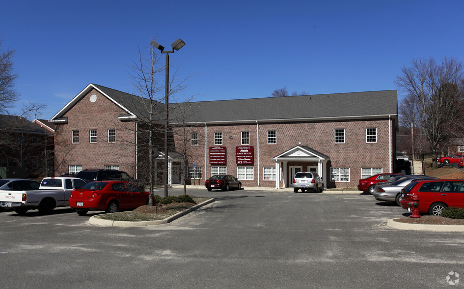 559 Frost Ave, Warrenton, VA en alquiler - Foto del edificio - Imagen 1 de 45