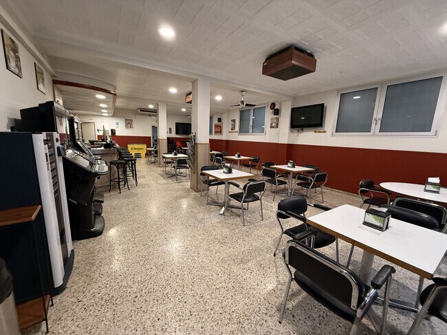 Más detalles de Carrer Jaume Ii, Bisbal Dempordà, 22, La Jonquera - Local en venta