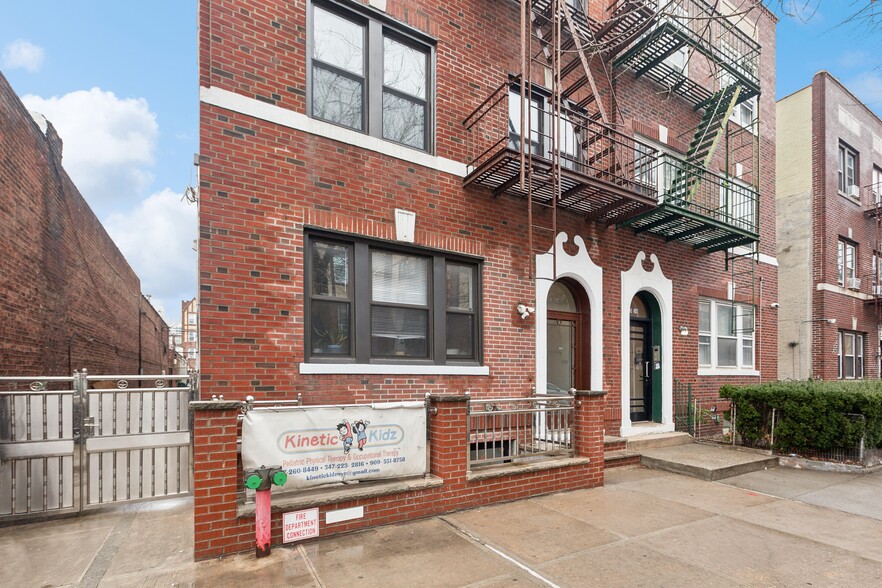 43-40 41st St, Sunnyside, NY en alquiler - Foto del edificio - Imagen 1 de 13