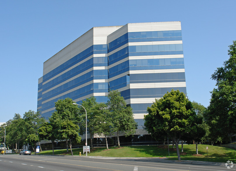 400 Corporate Pointe, Culver City, CA en alquiler - Foto del edificio - Imagen 1 de 4