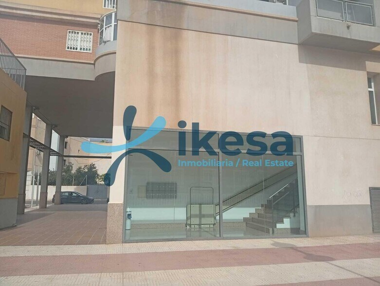 Local en Roquetas de Mar, Almería en venta - Foto del edificio - Imagen 2 de 14