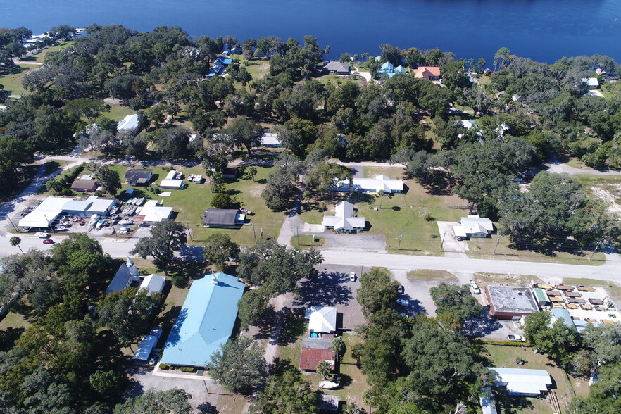 667 3rd Ave, Welaka, FL en venta - Foto del edificio - Imagen 3 de 77