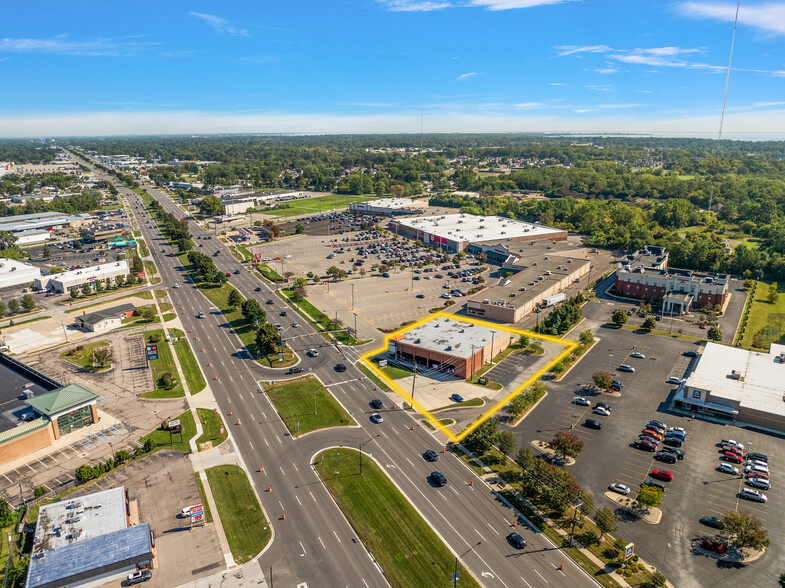 33800 S Gratiot Ave, Clinton Township, MI en alquiler - Foto del edificio - Imagen 1 de 4