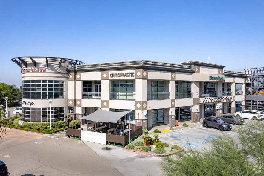 20657 Golden Springs Dr, Diamond Bar, CA en alquiler - Foto del edificio - Imagen 1 de 13