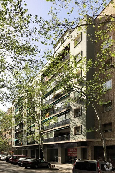Edificio residencial en Madrid, Madrid en venta - Foto del edificio - Imagen 2 de 2