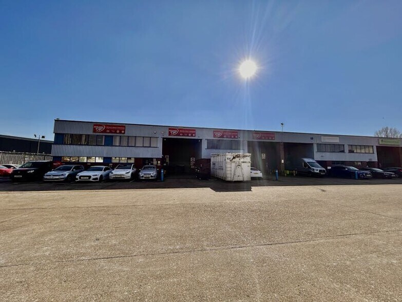 Blackthorne Rd, Slough en alquiler - Foto del edificio - Imagen 3 de 4