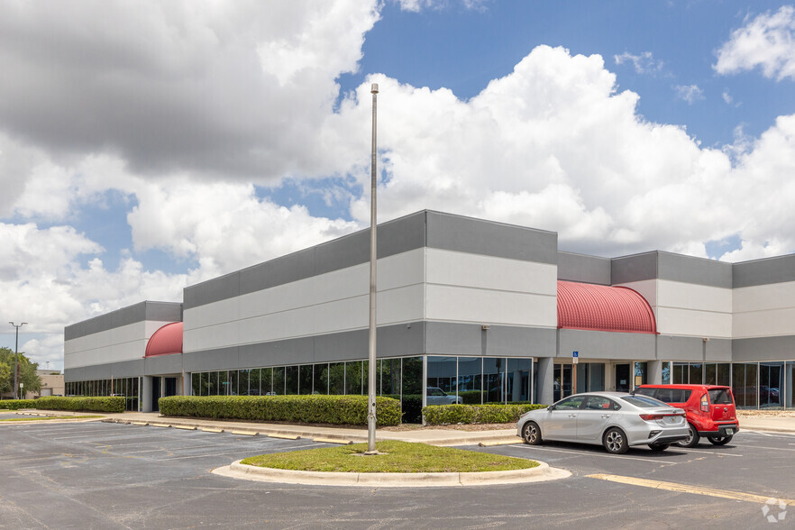 9391-9640 Tradeport Dr, Orlando, FL en alquiler - Foto del edificio - Imagen 3 de 4