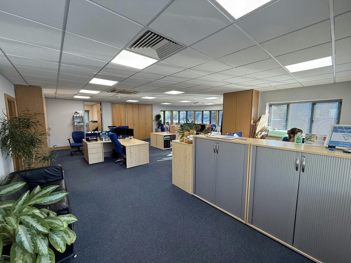 Bedford Rd, Petersfield, HAM GU32 3QF - Unidad 1 - - Foto del interior - Image 1 of 8