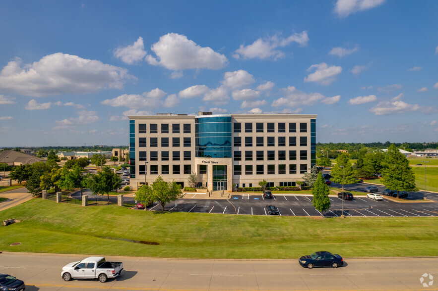 10900 Hefner Pointe Dr, Oklahoma City, OK en alquiler - Foto del edificio - Imagen 2 de 5