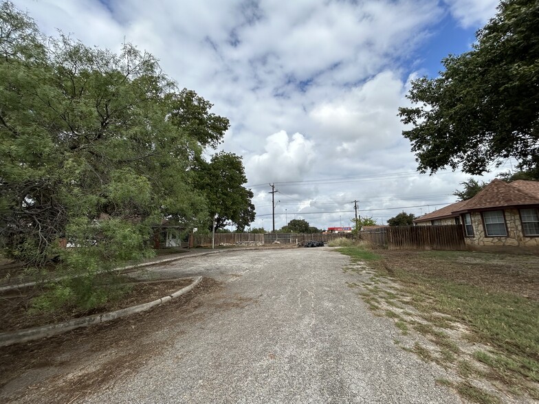 8251 Misty Willow St., San Antonio, TX en venta - Foto del edificio - Imagen 3 de 5