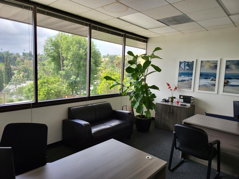 20350 Ventura Blvd, Woodland Hills, CA en alquiler - Foto del interior - Imagen 3 de 12