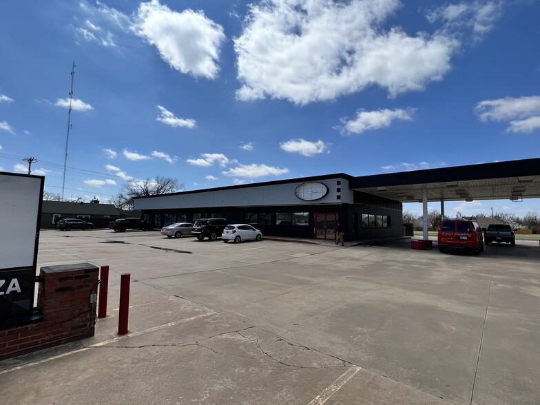 701 S Kelly Ave, Edmond, OK en alquiler - Foto del edificio - Imagen 1 de 1