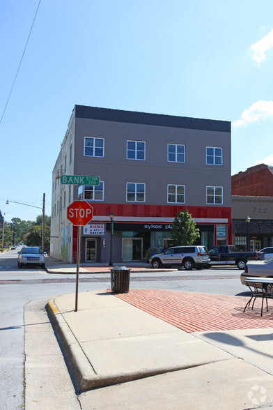 726 Bank St NE, Decatur, AL en alquiler - Foto del edificio - Imagen 2 de 17