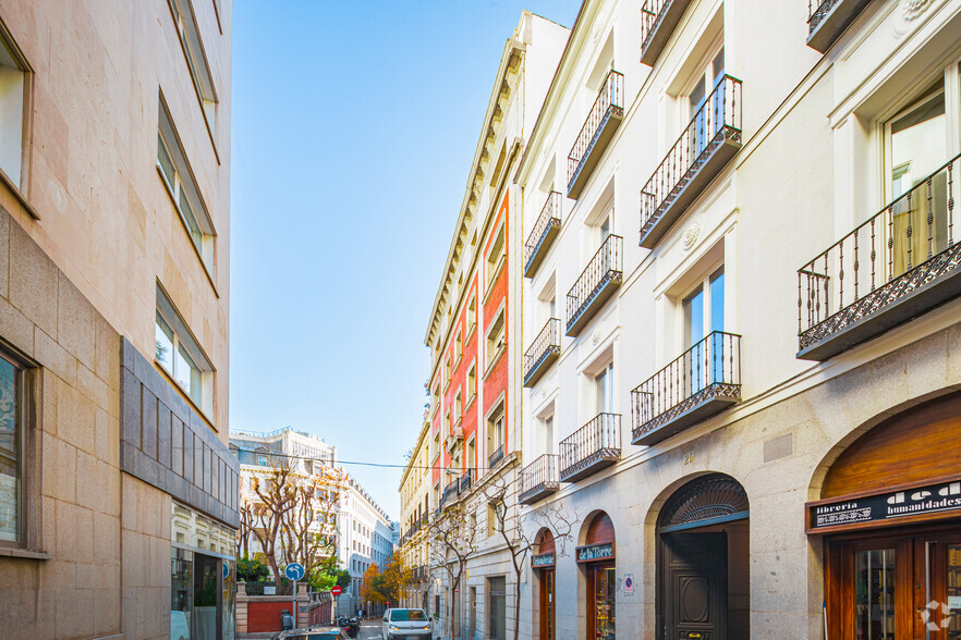 Calle los Madrazo, 28, Madrid, Madrid en alquiler - Foto del edificio - Imagen 3 de 4