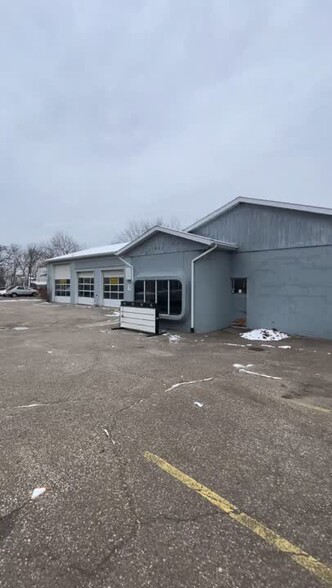 901 Riverview Dr, Kalamazoo, MI en venta - Vídeo de anuncio comercial - Imagen 2 de 17