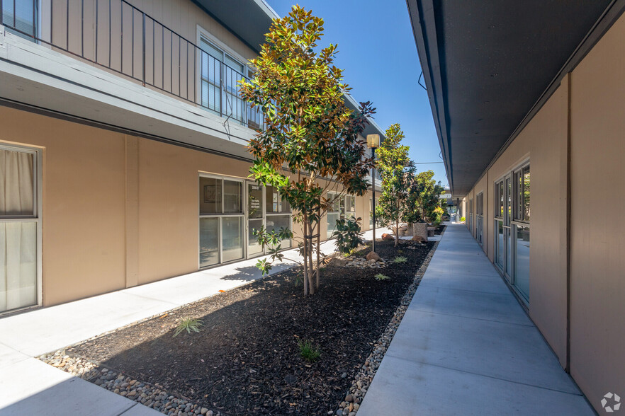 2060 Walsh Ave, Santa Clara, CA en alquiler - Foto del edificio - Imagen 3 de 10