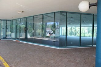 390 Eastern Valley Way, Roseville en alquiler Foto del edificio- Imagen 2 de 5