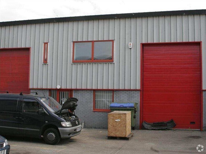 Salisbury Rd, Uxbridge en venta - Foto del edificio - Imagen 3 de 8