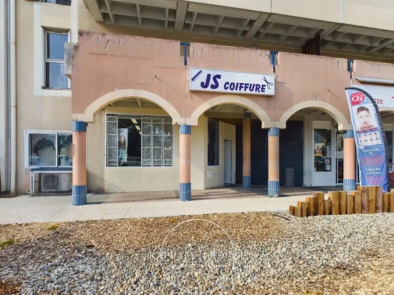 Local en Saint-Maurice-l'Exil en venta - Foto del edificio - Imagen 2 de 10