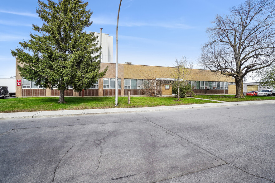 2835 Rue Duchesne, Montréal, QC en alquiler - Foto del edificio - Imagen 1 de 12