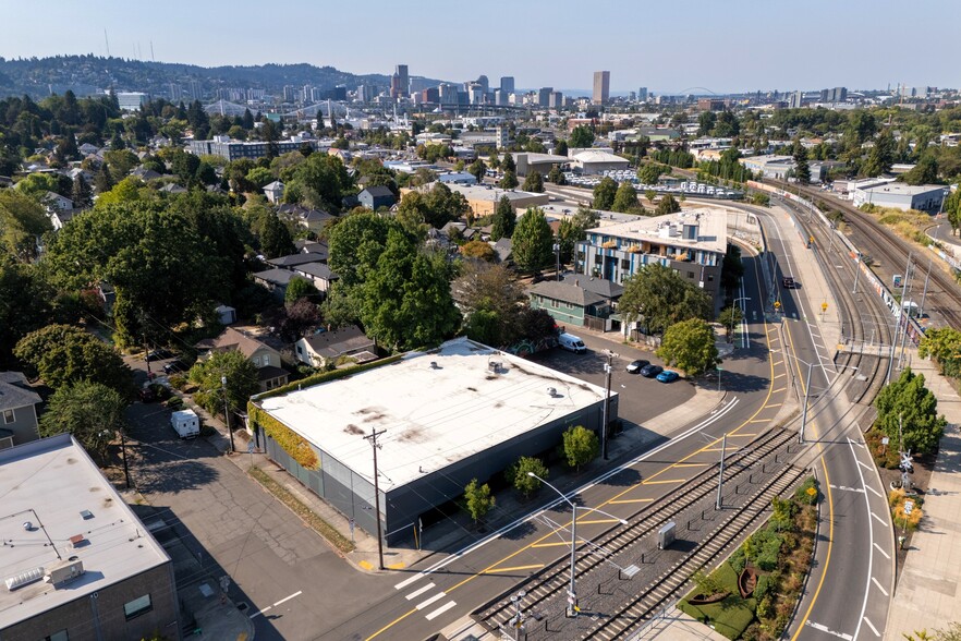 3365 SE 17th Ave, Portland, OR en alquiler - Foto del edificio - Imagen 1 de 3