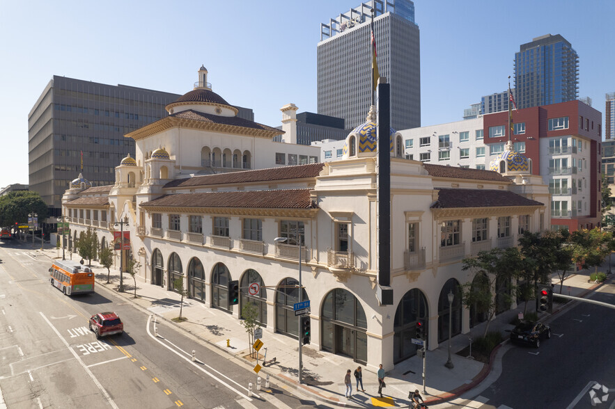 1111 S Broadway, Los Angeles, CA en alquiler - Foto del edificio - Imagen 2 de 10