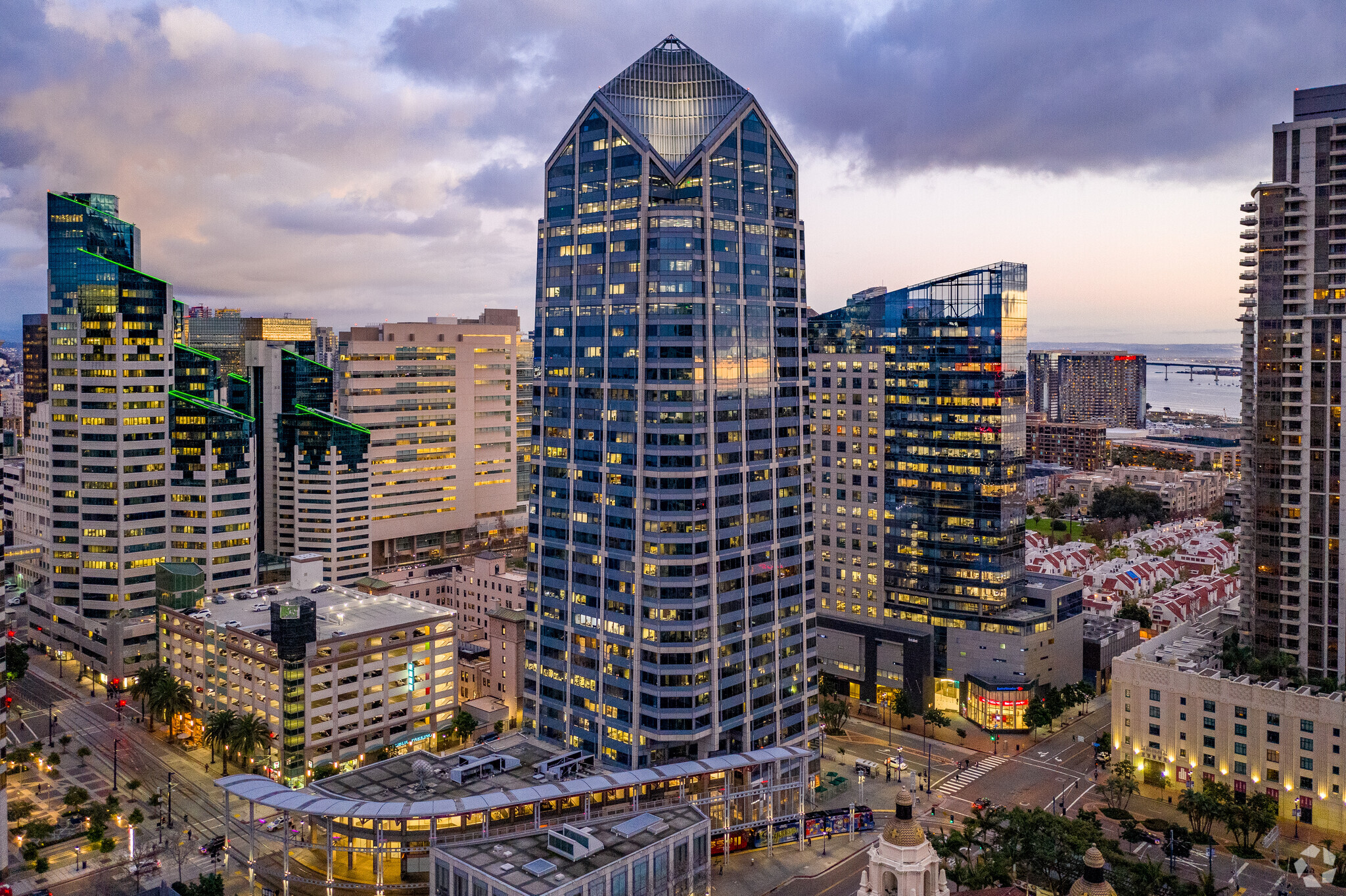 600 W Broadway, San Diego, CA en alquiler Foto del edificio- Imagen 1 de 4