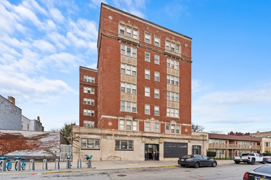 3008 E Cheltenham Pl, Chicago, IL en venta - Foto del edificio - Imagen 2 de 9