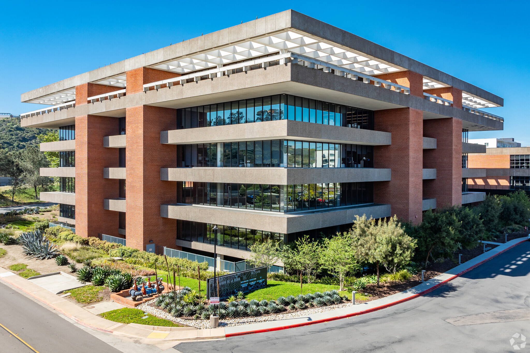 350 Camino De La Reina, San Diego, CA en alquiler Foto del edificio- Imagen 1 de 4