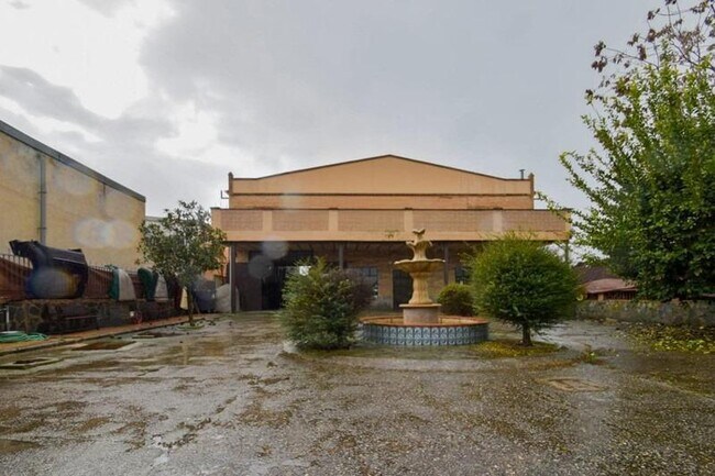Más detalles de Avenida América, 29, Santa Fe - Nave en venta