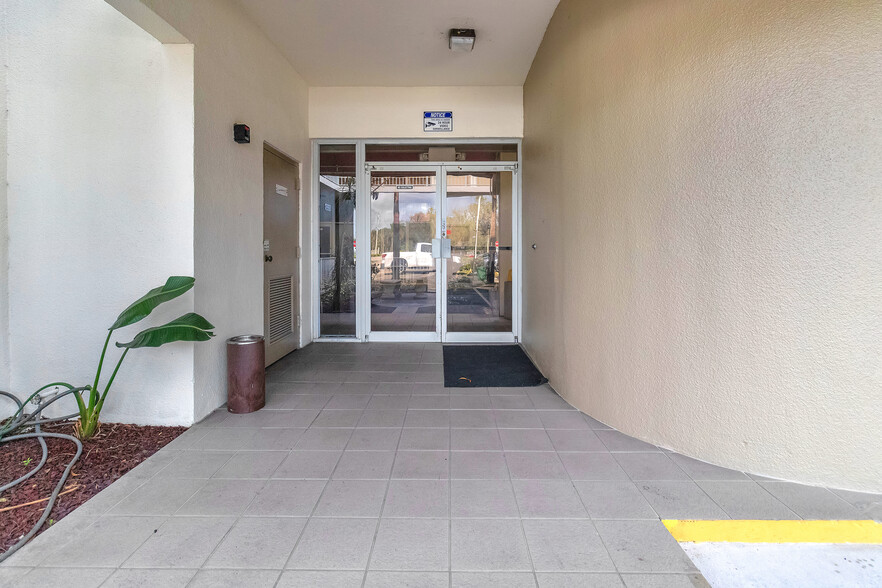 8360 W Oakland Park Blvd, Sunrise, FL en venta - Foto del edificio - Imagen 3 de 21